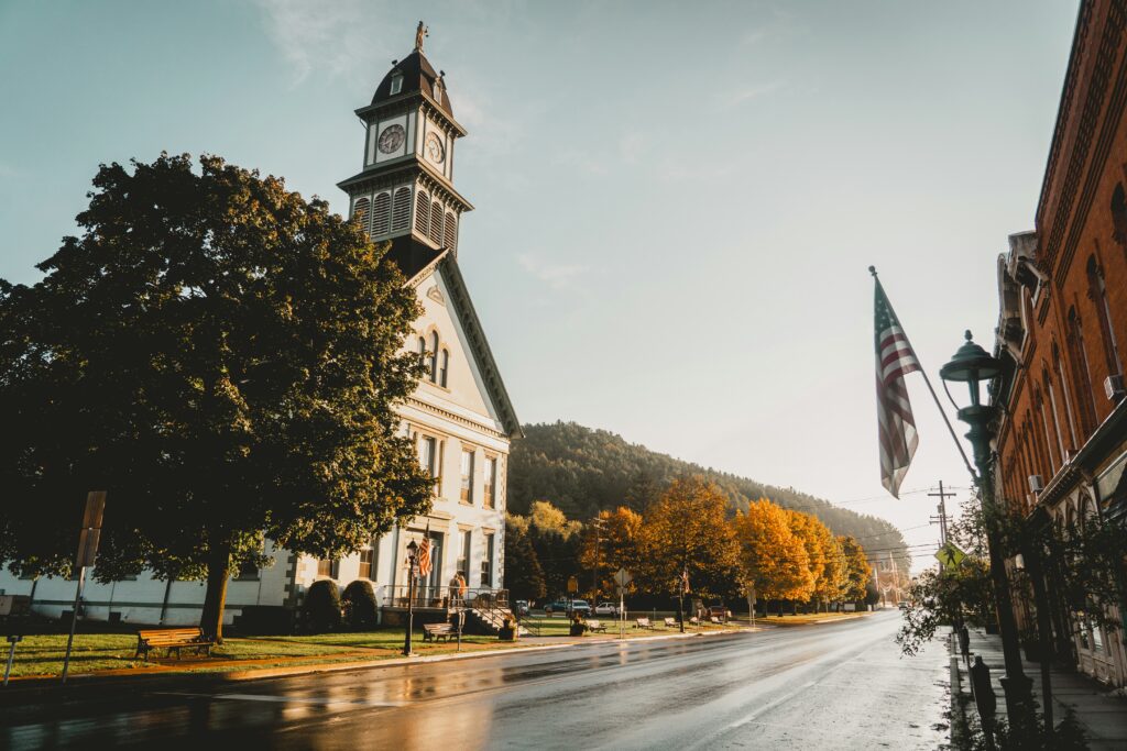 Panoramic view of Williamstown, Kentucky highlighting its historic and modern appeal