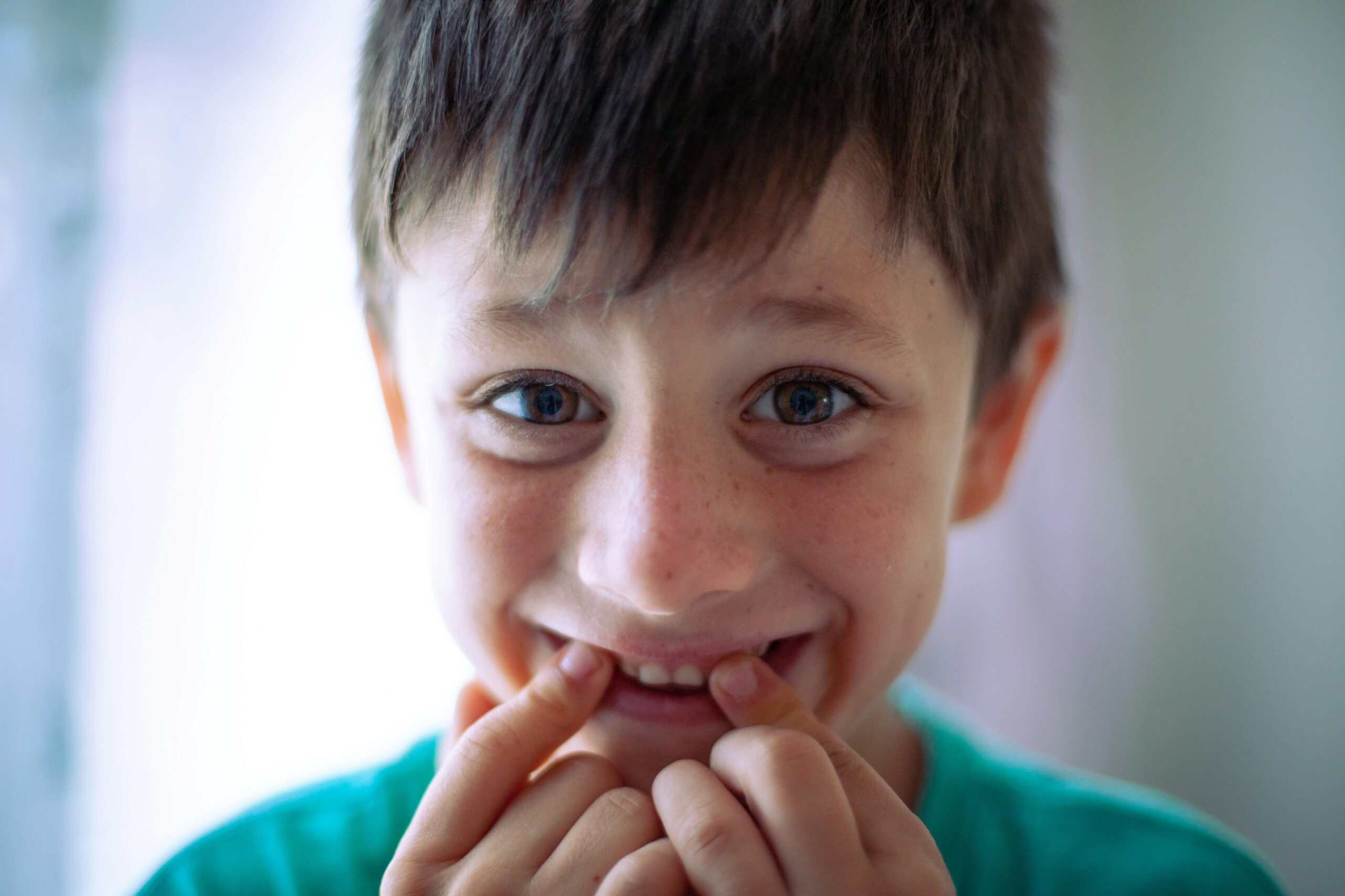 How to Get a Tooth Out Fast and Painless Child: 7 Safe Tips for a Loose Baby Tooth