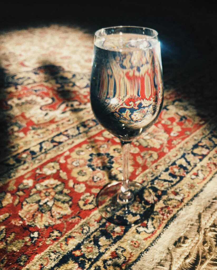 How to Get Red Wine Out of Carpet guide to fresh and dried wine stains, blotting, detergent, cleaning methods, rinsing, drying, and carpet care.