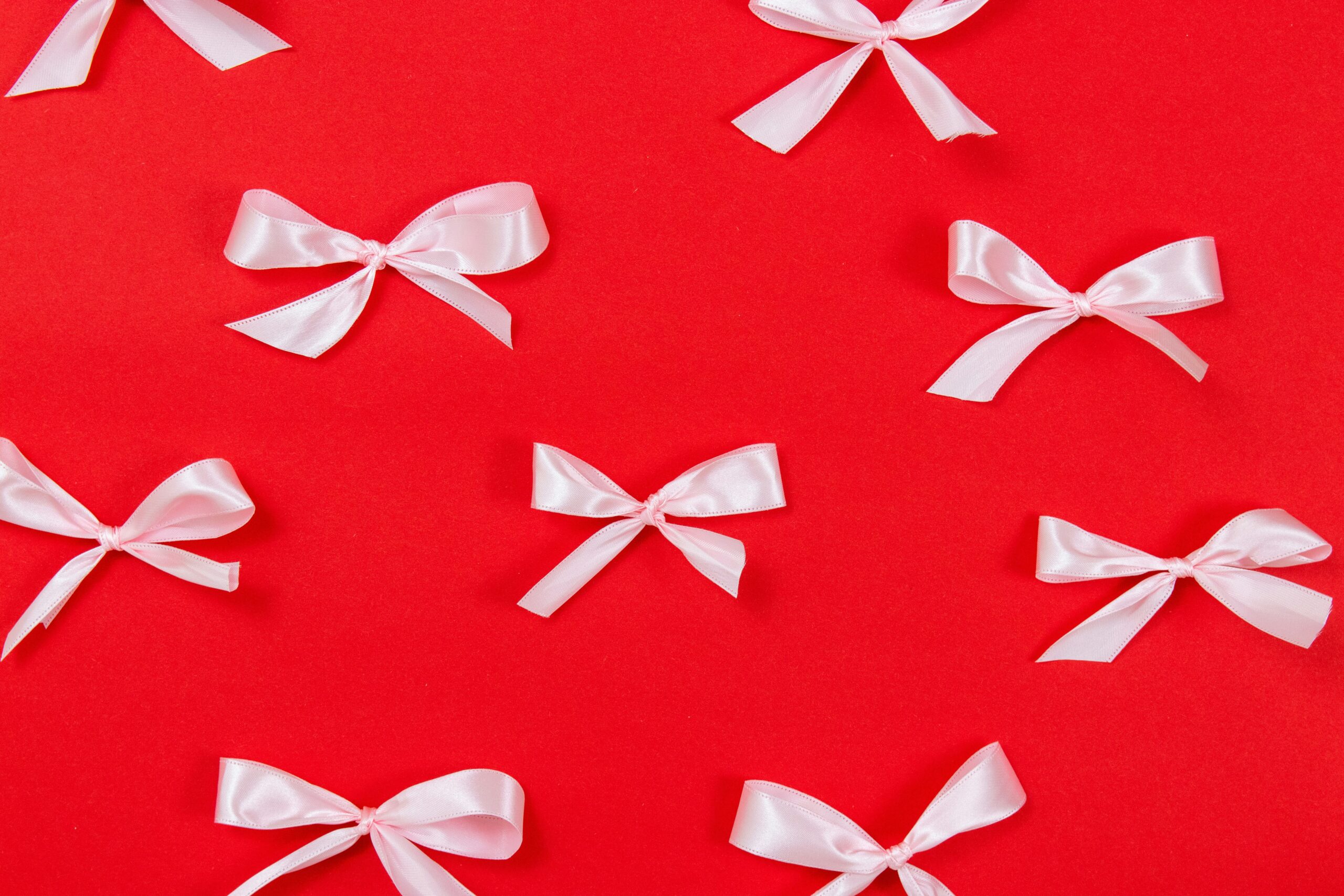 How to Make a Bow Out of Wrapping Paper: 7 Easy DIY Methods